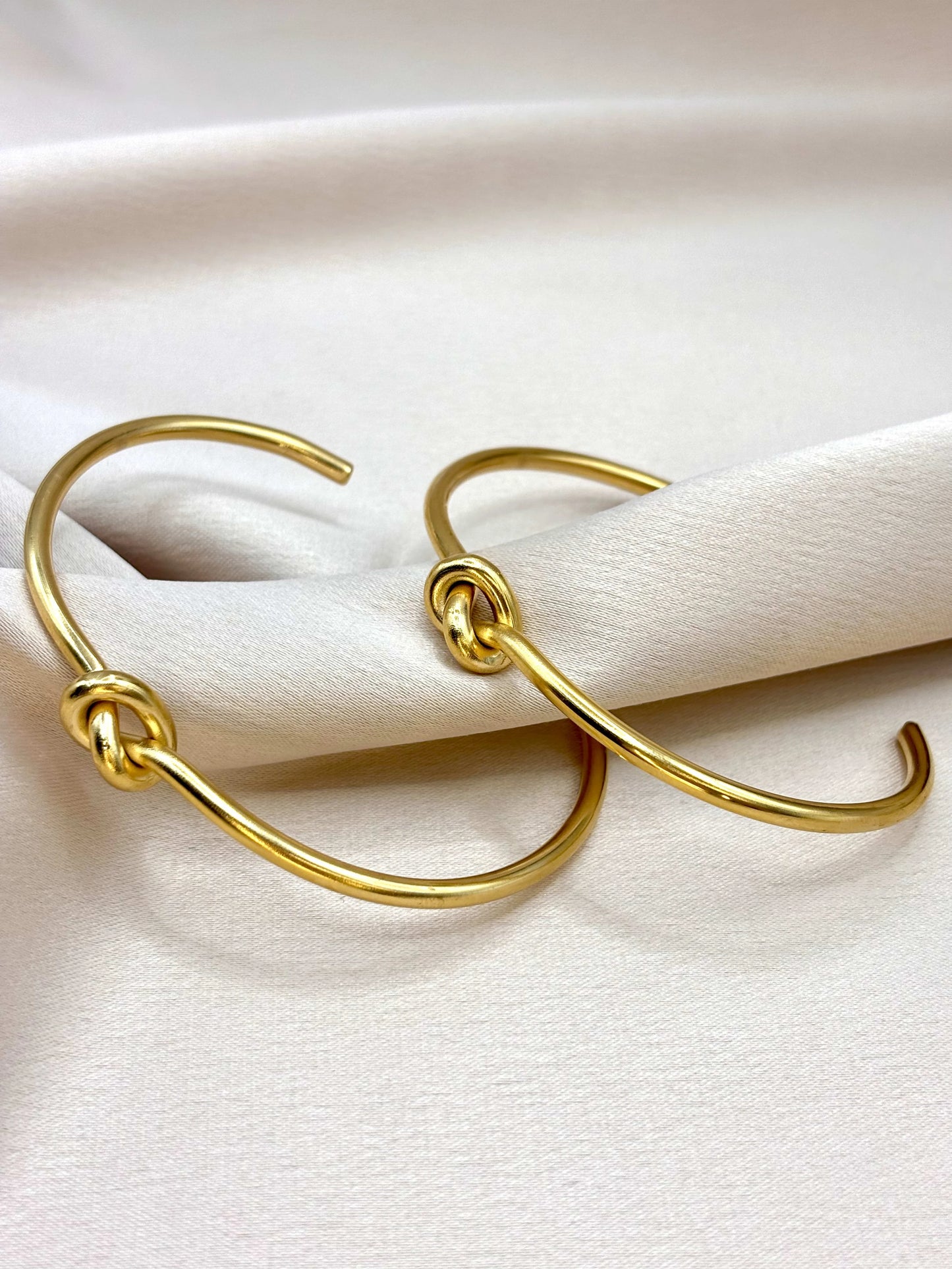 Love knot bangle