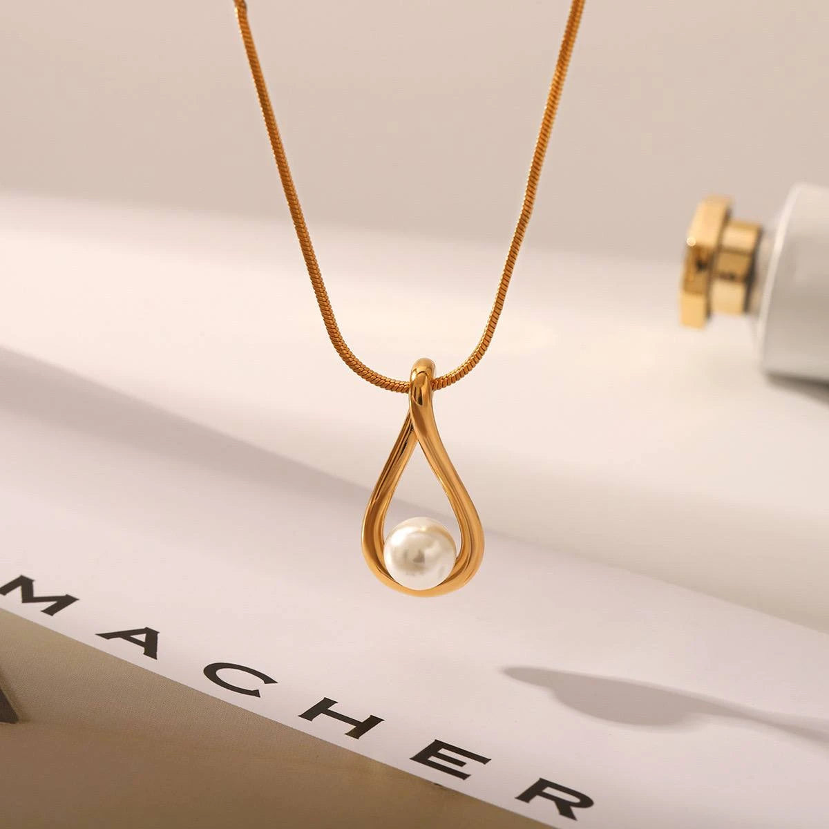 Pearl drop necklace