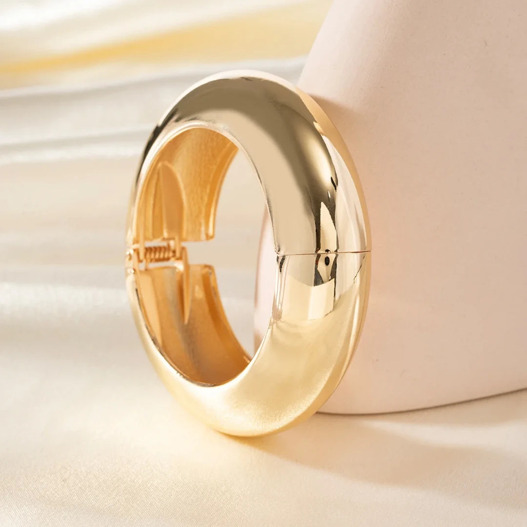 Nira chunky bangle