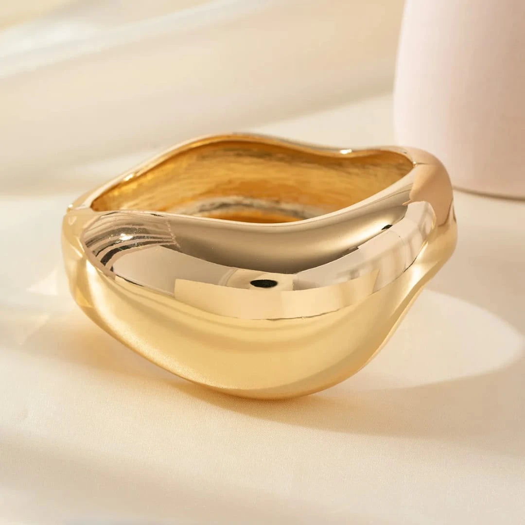 Wave chunky bangle