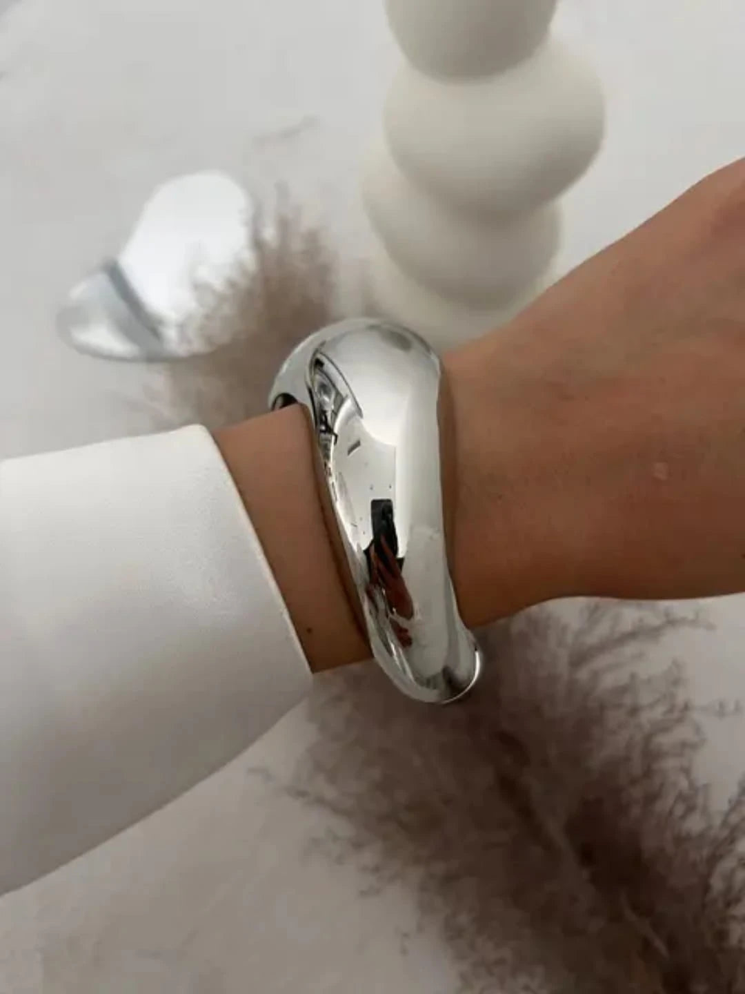 Sway chunky bangle