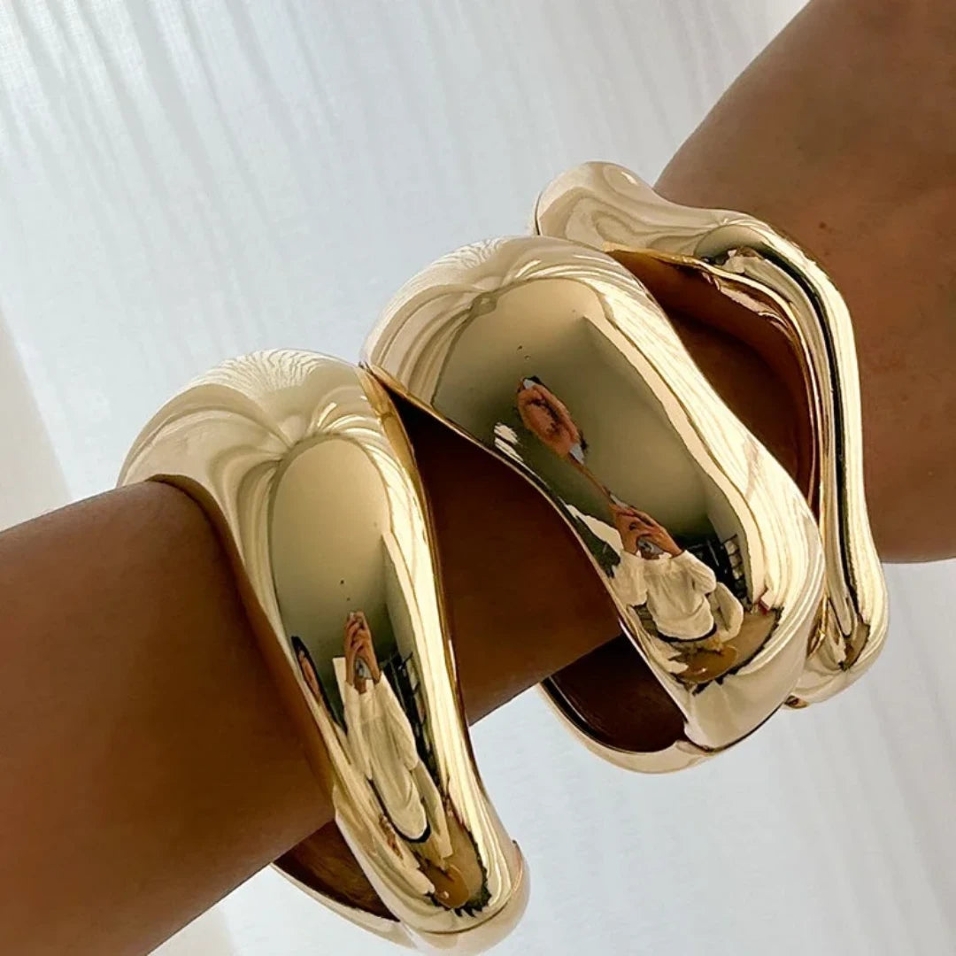 Wave chunky bangle