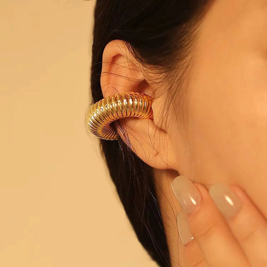 Crescent ear cuff