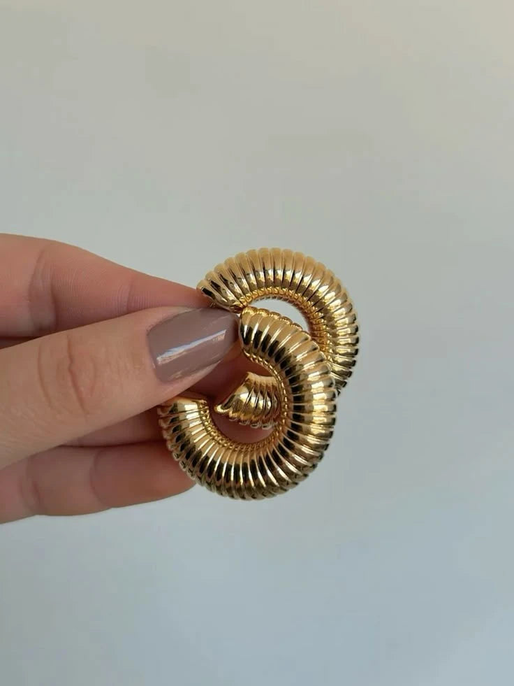 Crescent ear cuff
