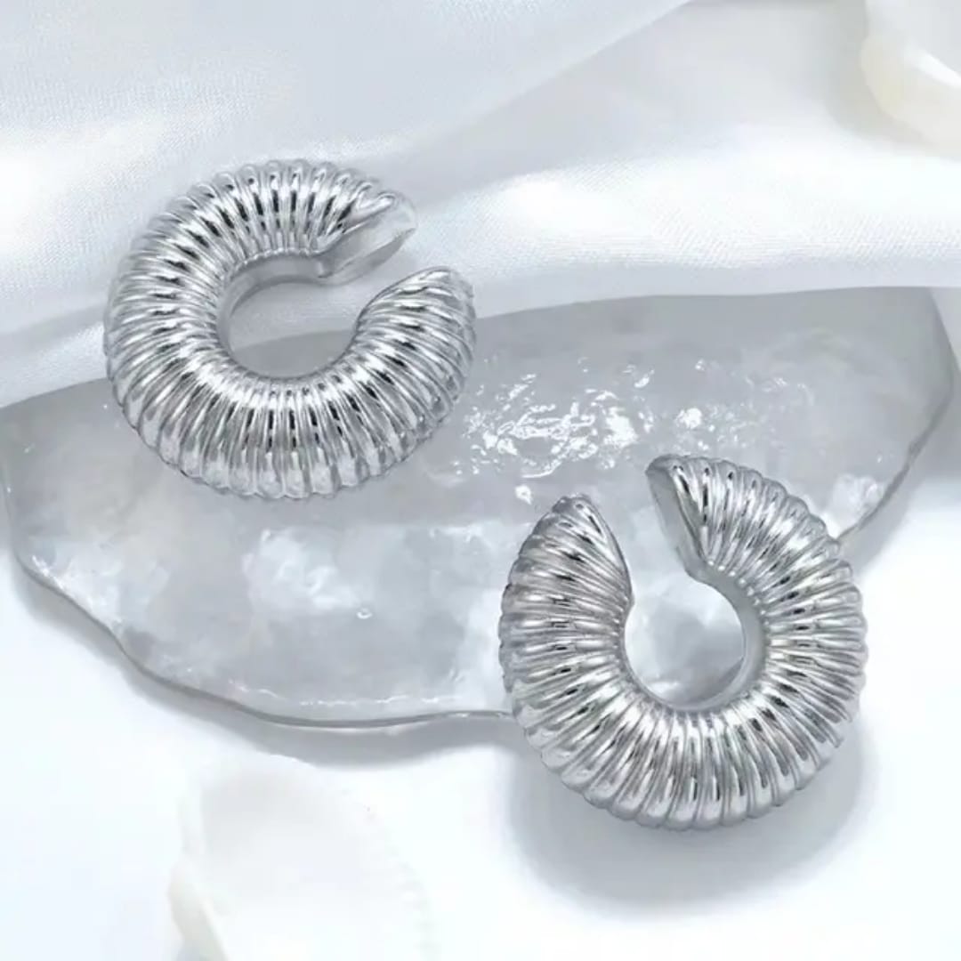 Crescent ear cuff