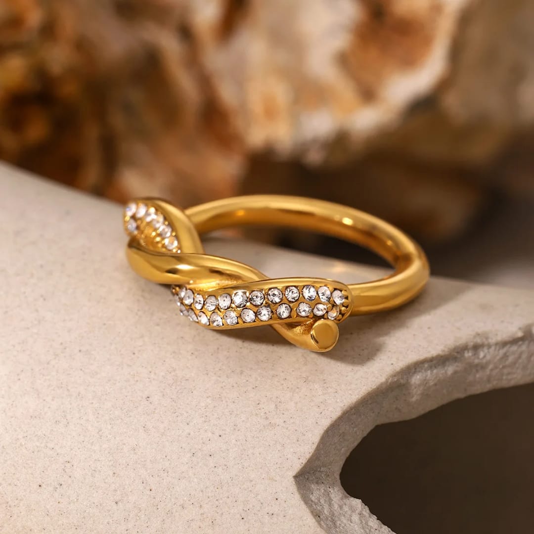 Interlaced ring