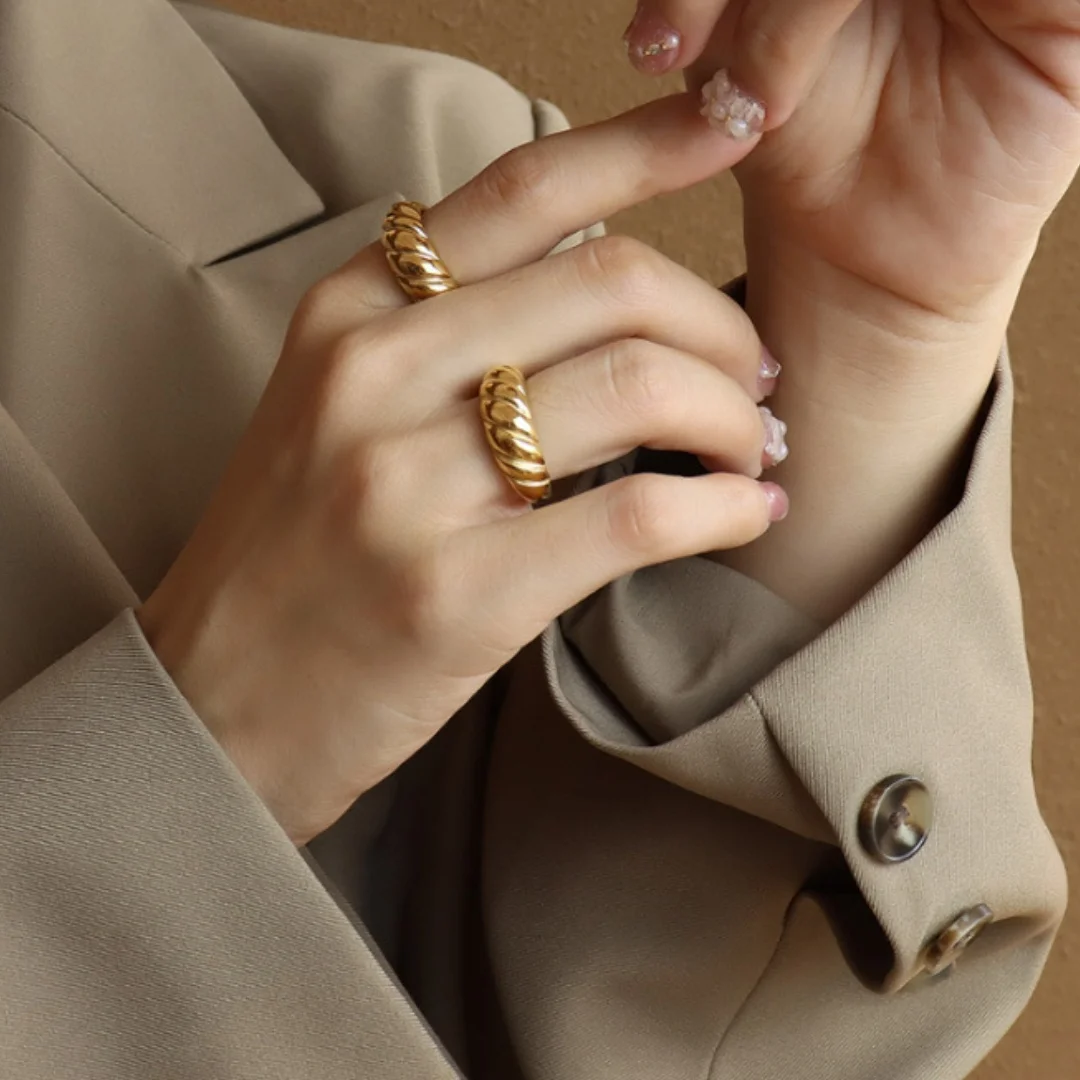 Croissant ring