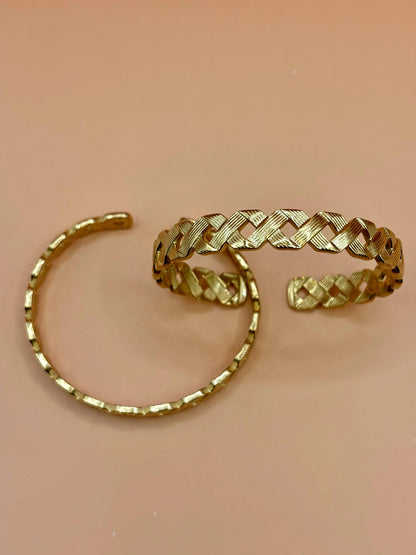 Crossed lines bracelet