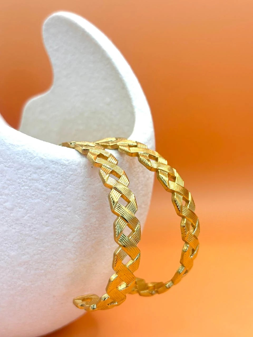 Crossed lines bracelet