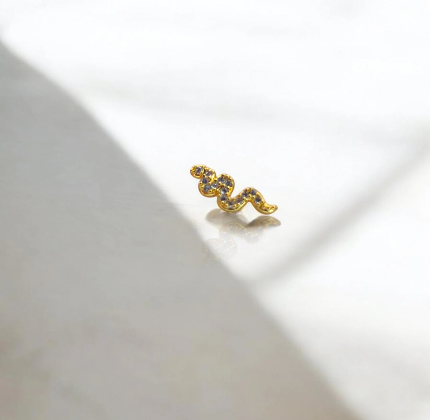Statement Snake BB piercing
