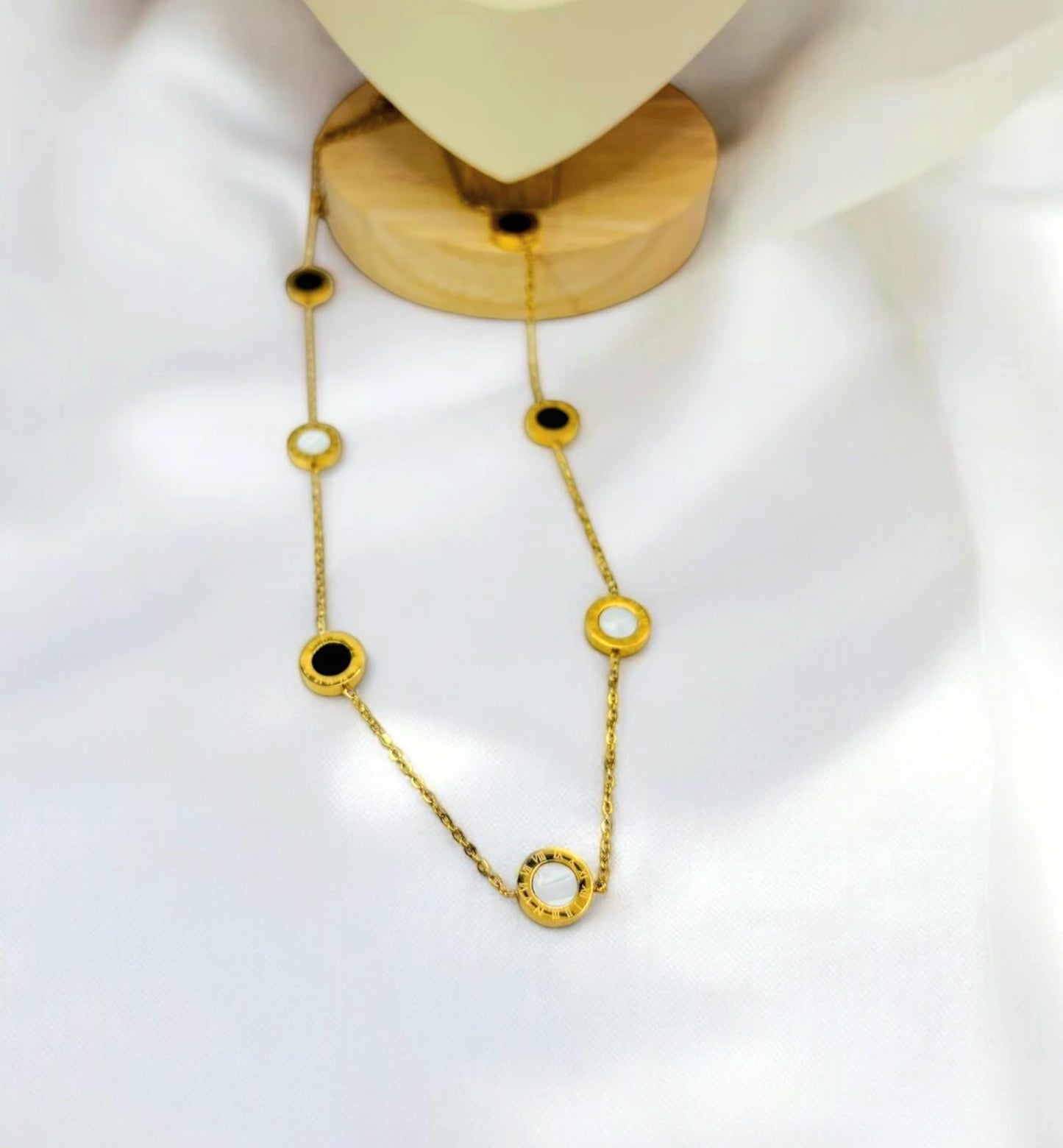2 faces Bulgari collet