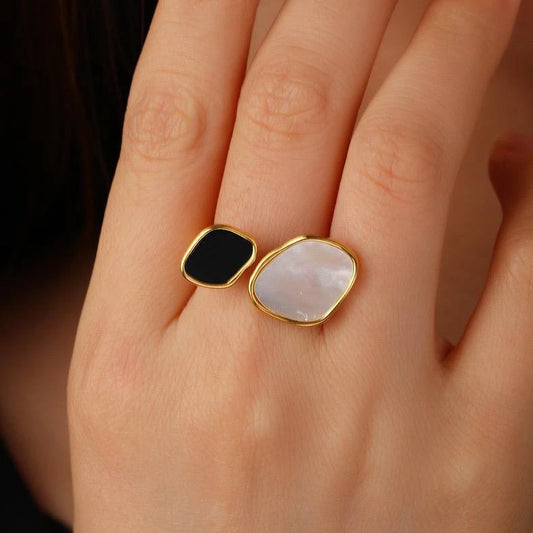 Black & white ring
