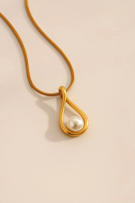Pearl drop necklace