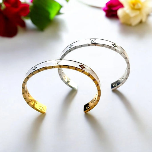 Elegant white VL bangle