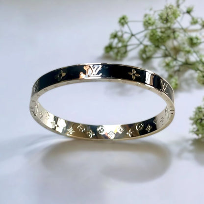 Elegant black VL bangle