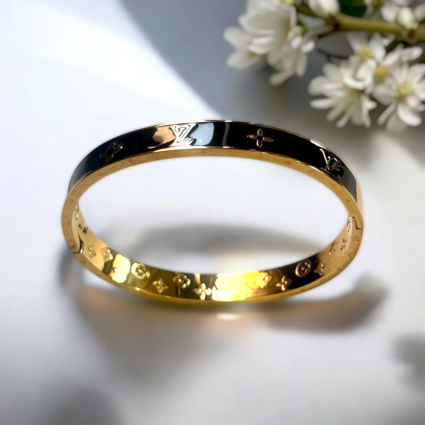Elegant black VL bangle