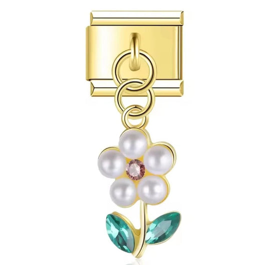 White flower charm