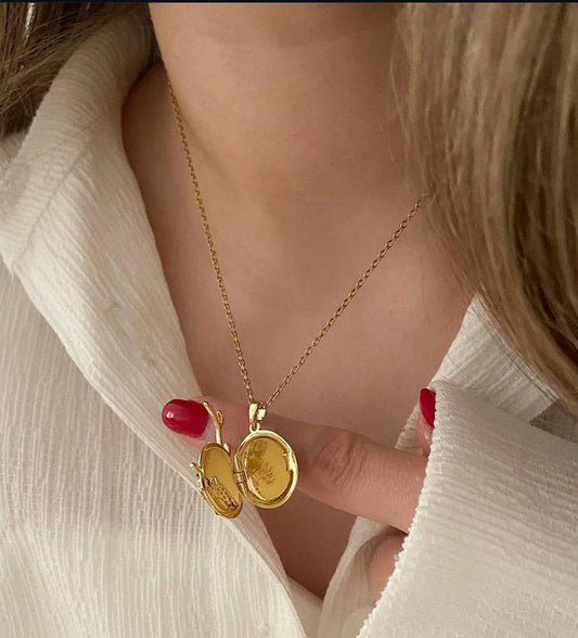 Dream land deer necklace