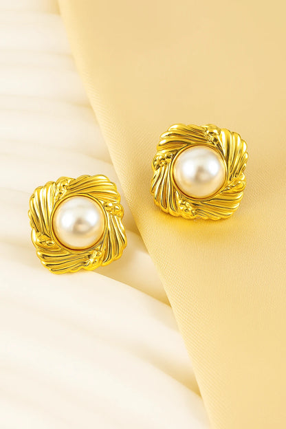 Golden pearl earrings