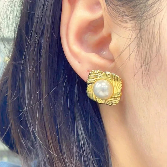 Golden pearl earrings