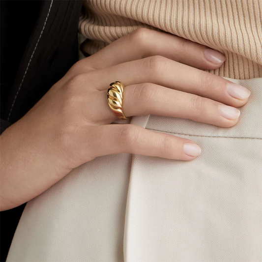 Croissant ring