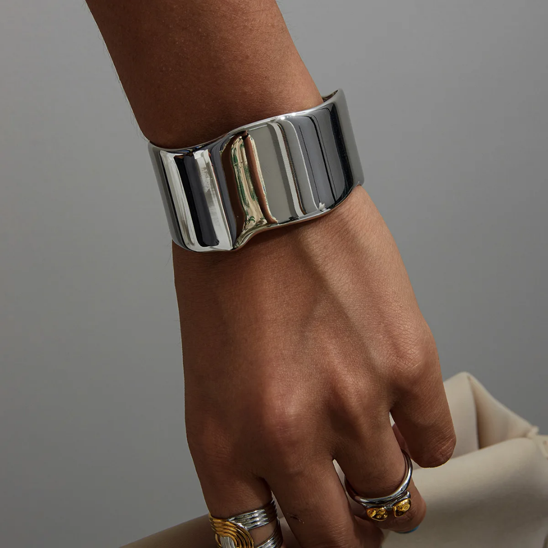 Band chunky bangle