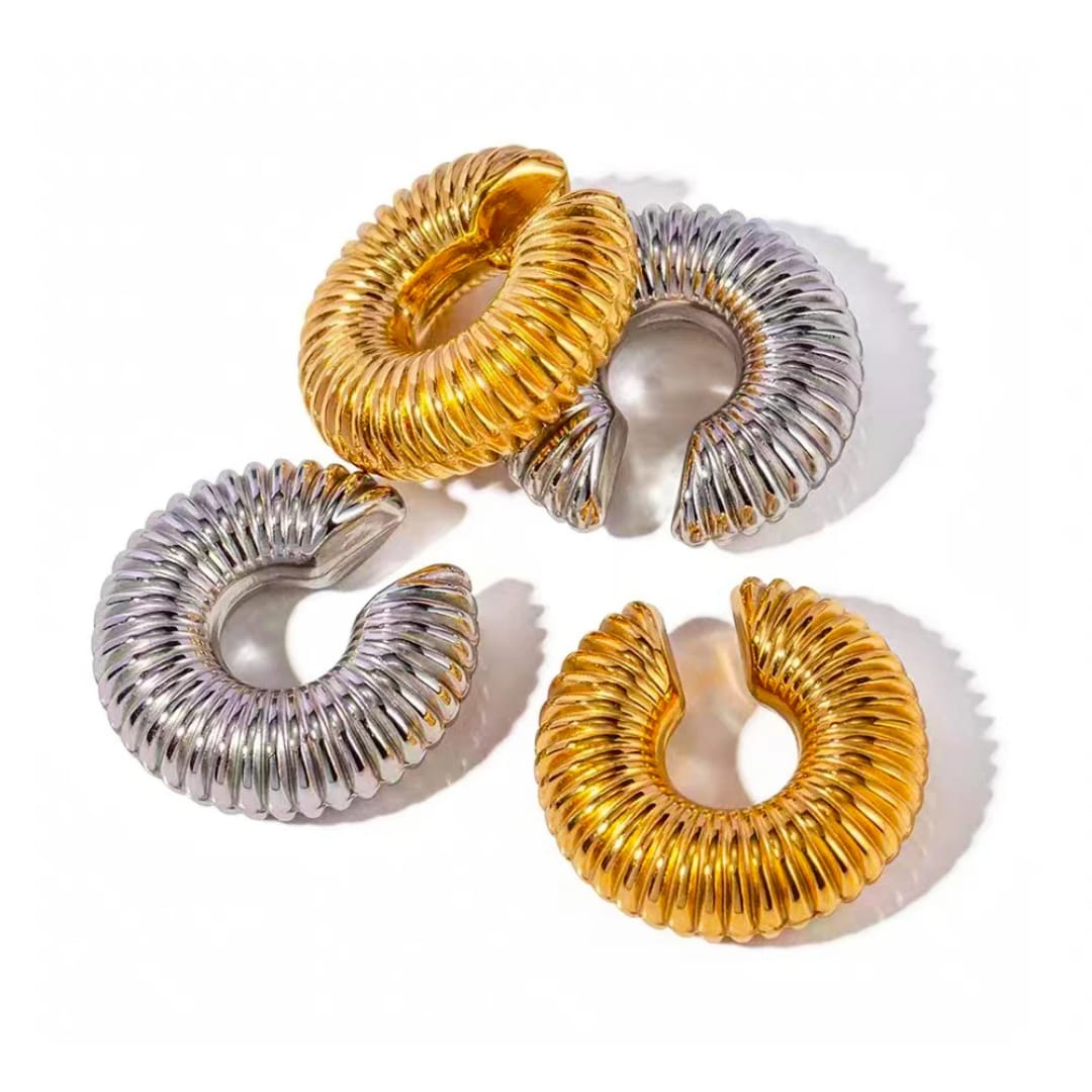Crescent ear cuff