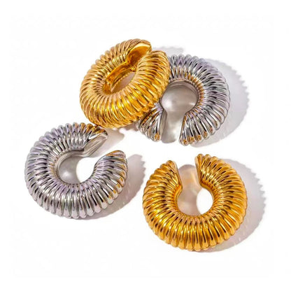Crescent ear cuff
