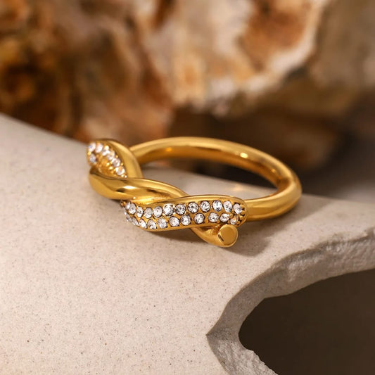 Interlaced ring