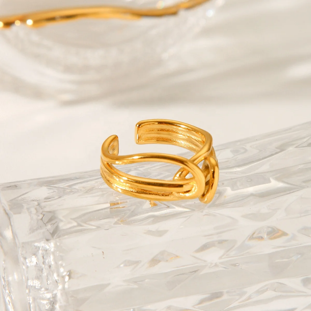 Tangled ring