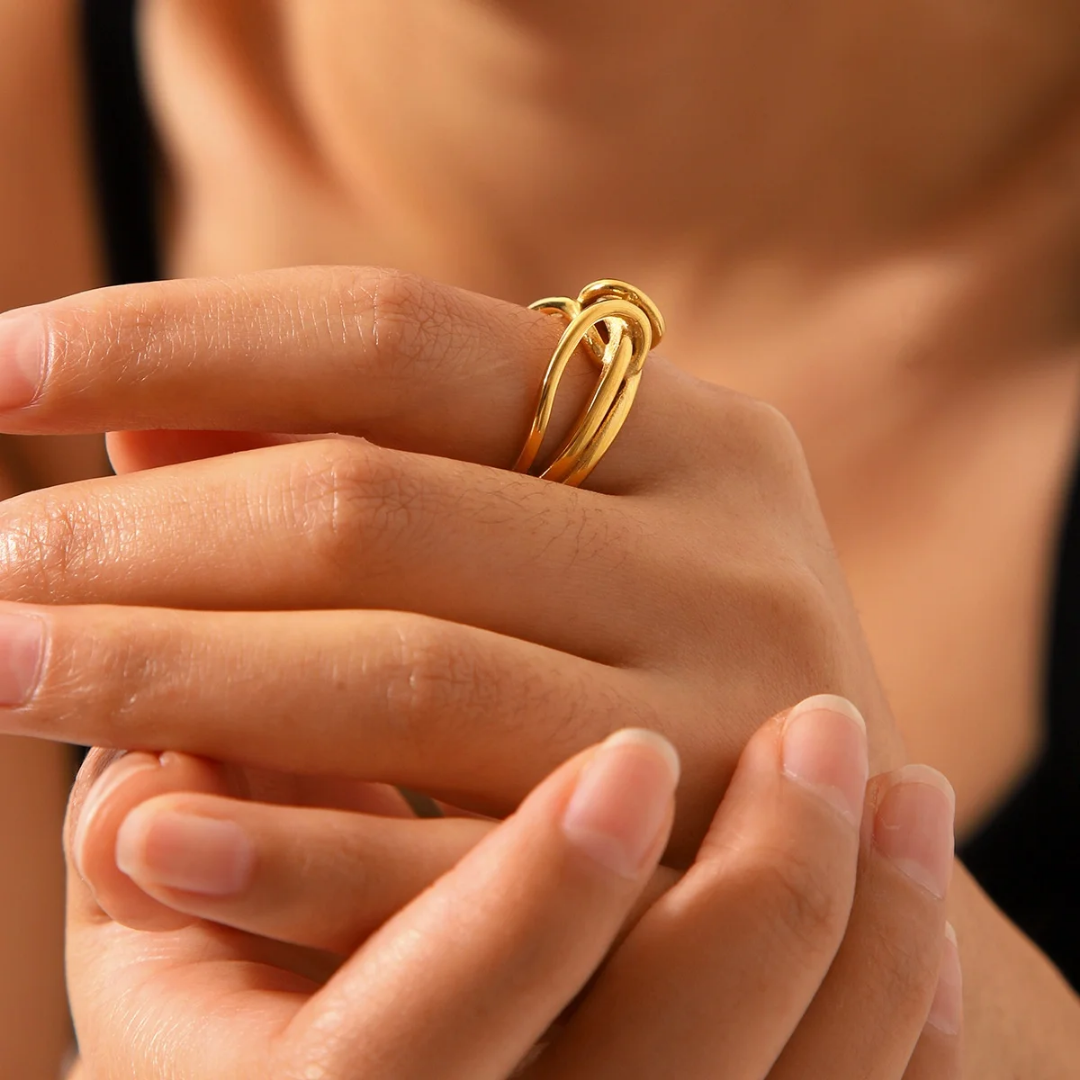 Tangled ring