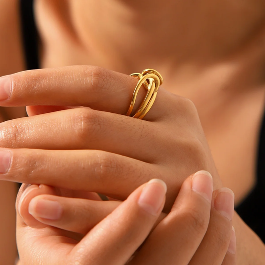 Tangled ring